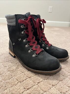 Kodiak Black Lace-Up Boots with Burgundy Laces
